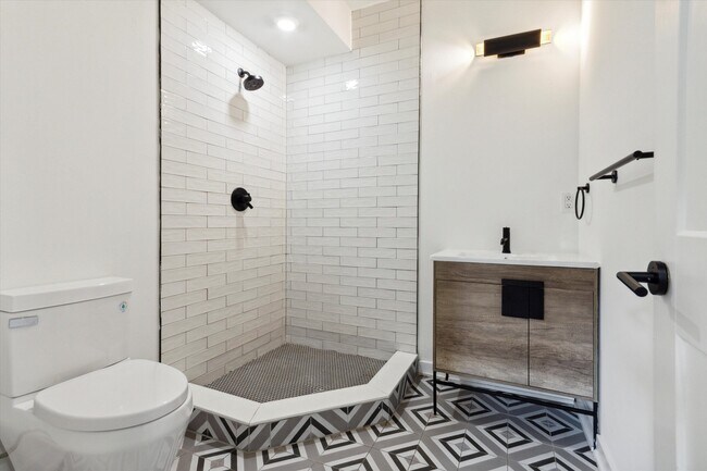 Building Photo - 1533 N Sydenham St