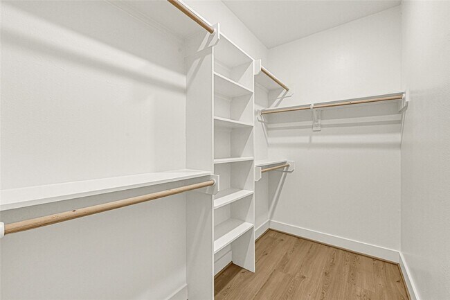 Building Photo - 1405 E 33rd St