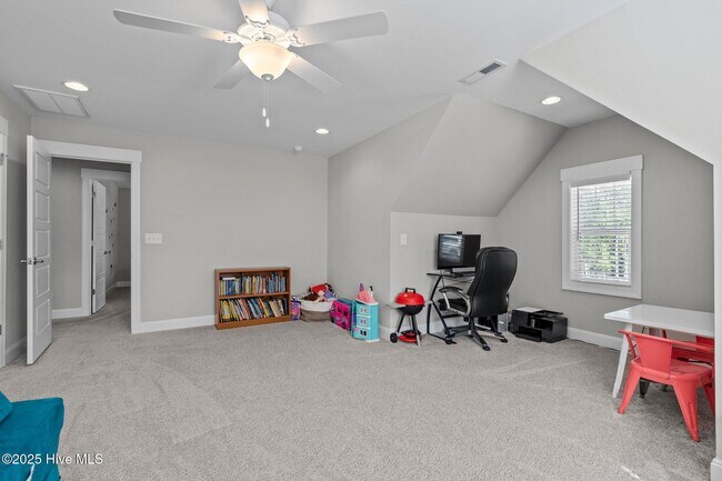Building Photo - 594 E L Ives Dr