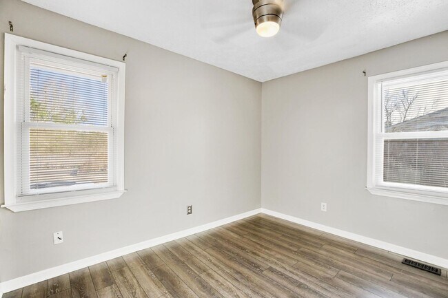 Building Photo - Pet Friendly Rental with no carpet!