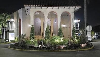 Building Photo - 10784 N Kendall Dr