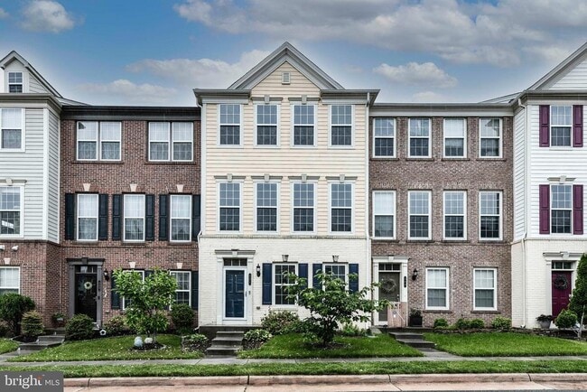 Building Photo - 331 Pink Azalea Terrace SE
