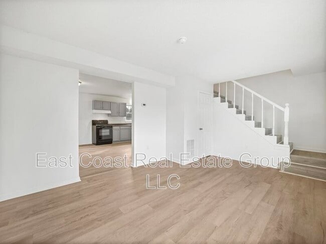 Building Photo - 45 Bruce Dr