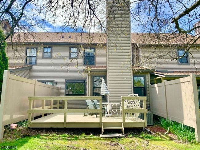 Building Photo - 305 Marten Rd