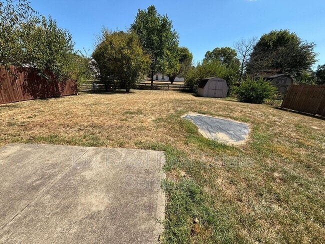 Building Photo - 590 Pine Hill Pl