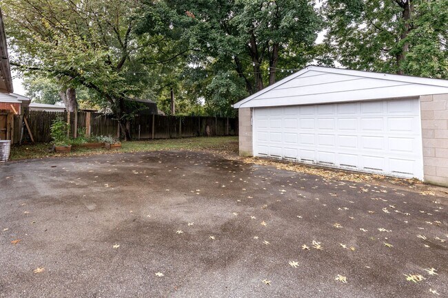 Building Photo - 7914 Edsel Ln
