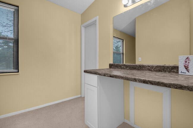 Building Photo - 6590 Bennell Dr