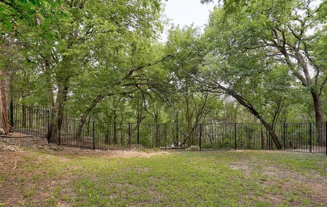 Building Photo - 8804 Mountain Ridge Dr