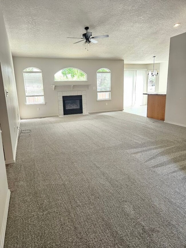 Building Photo - NEW TO MARKET 4 Bedroom Home - Central Mer...