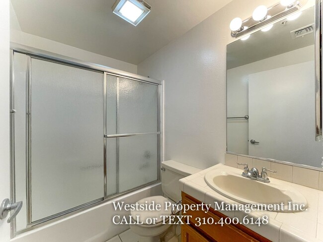 Building Photo - Mar Vista Upper 3Bd/2.5BA Multi-Level Condo