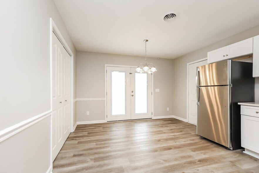 Building Photo - 1912 Guildford Dr