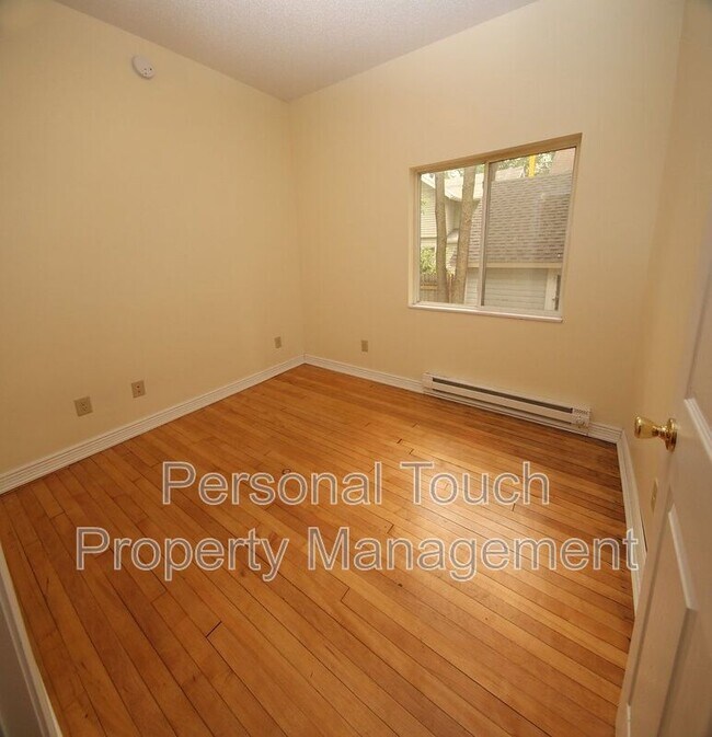 Building Photo - 411 4th Ave S