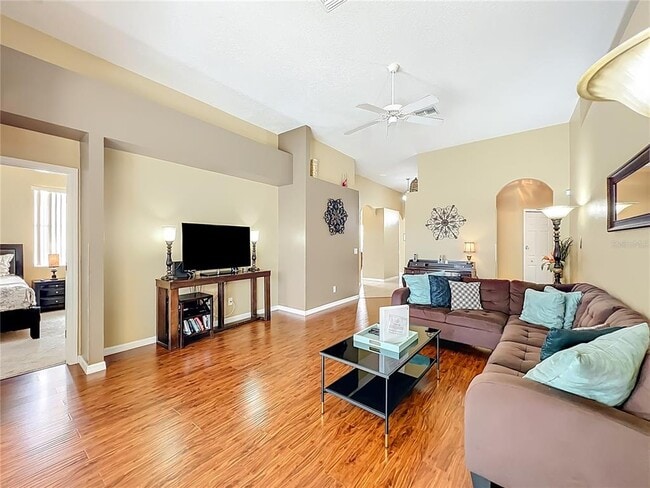 Building Photo - 520 Orista Dr