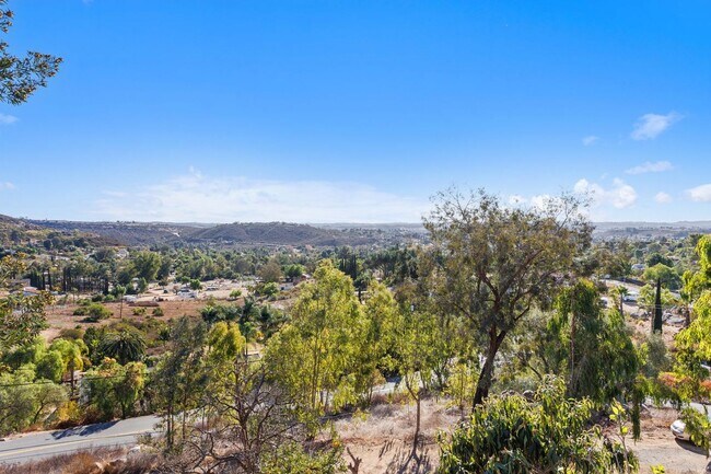 Building Photo - 3 Bedroom House with View in Poway