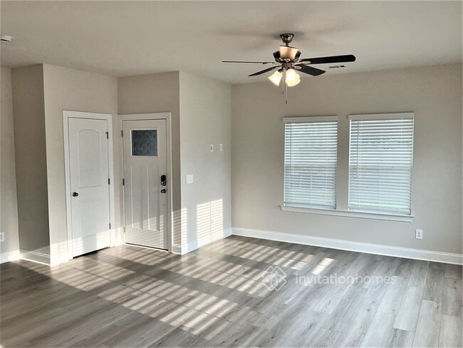 Building Photo - 200 River Rock Dr