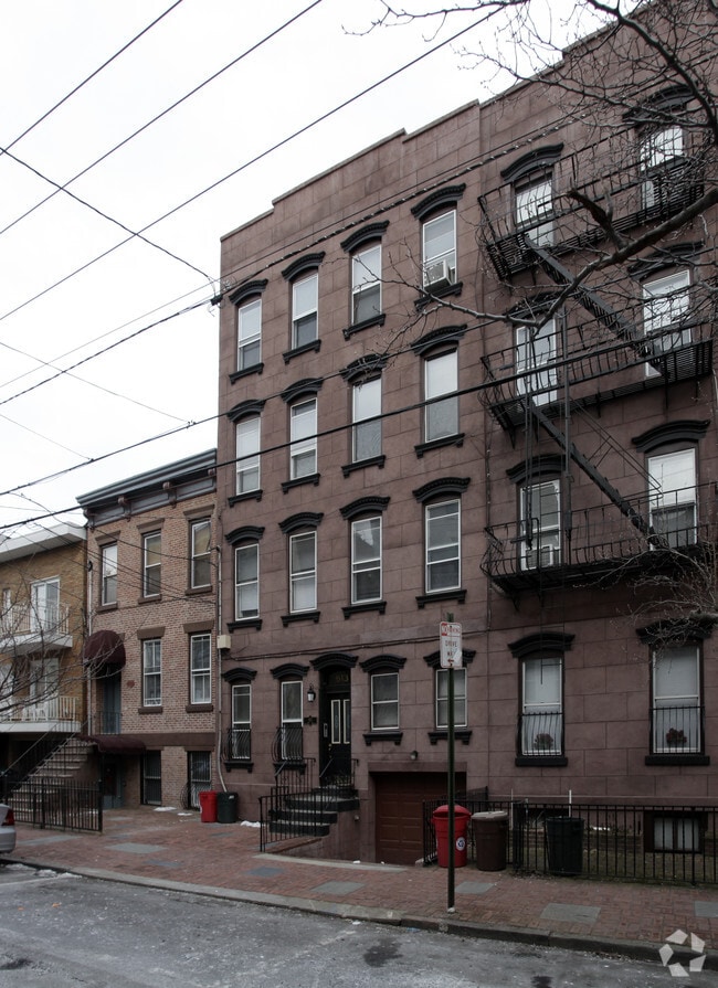 Primary Photo - 613 Park Ave