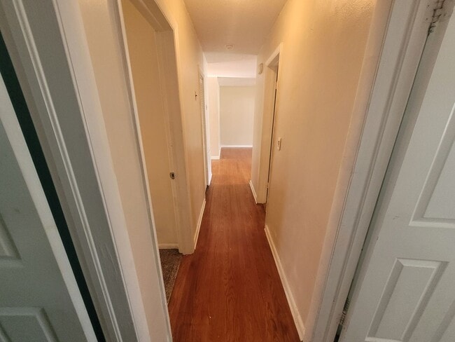 Building Photo - Gorgeous 4 Bedroom Home with Large Fenced Backyard