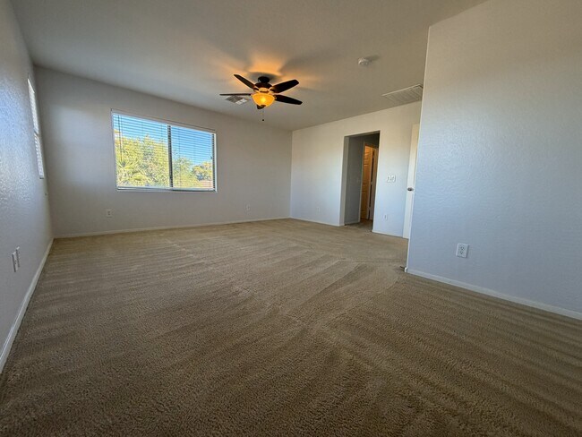 Building Photo - 15642 W Devonshire Ave