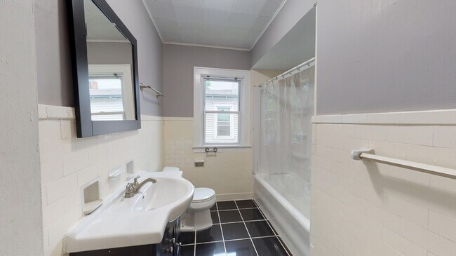 Building Photo - 1406 E Genesee St