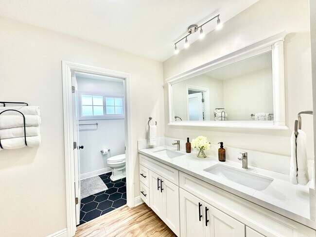 Building Photo - Breathtaking Custom Country Two-Story Home, Fully Remodeled & Beautifully Appointed on Private 20...