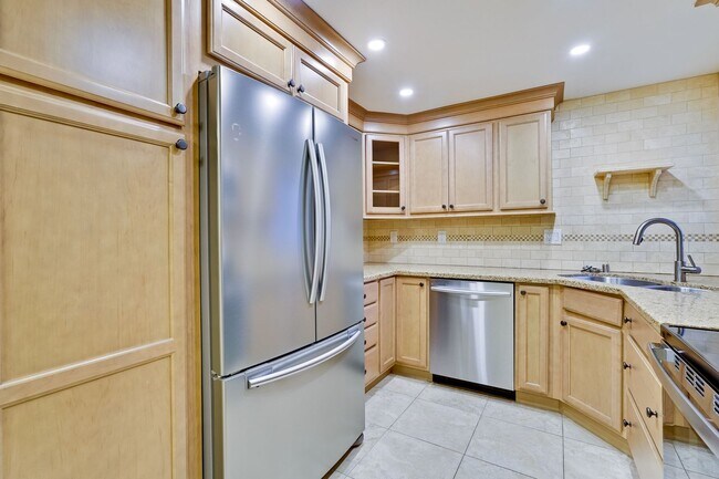 Building Photo - 2/2 Downstairs Condo in a Great Location Nestled Behind EBAY in The Hamilton Corners Community