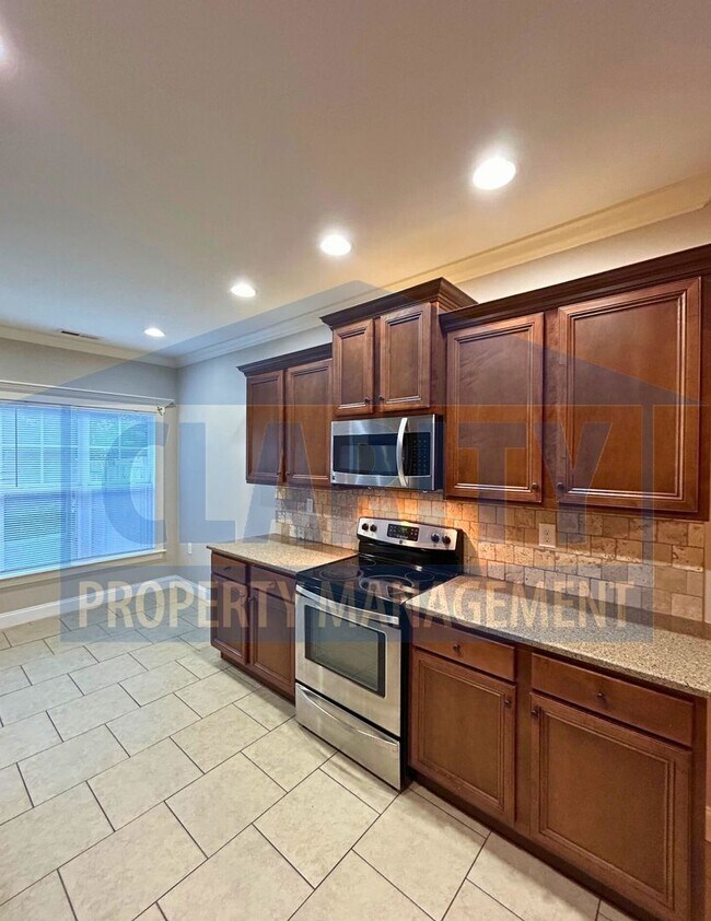 Building Photo - Single-level two bedroom townhome!