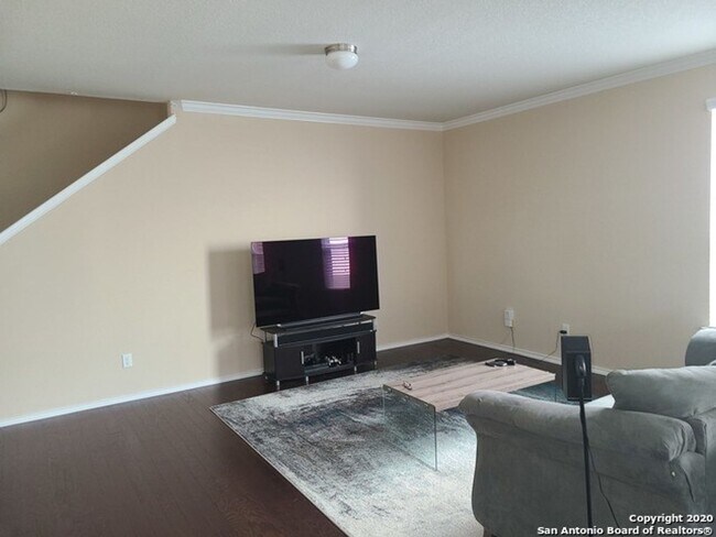 Building Photo - 4 Bedroom w/Office & Gameroom!