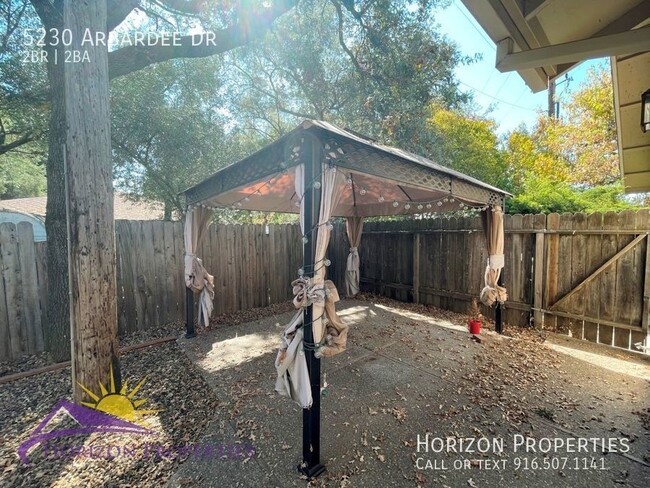 Building Photo - Open 2 Bed 2 Bath 1,030 Sq. Ft. Fair Oaks ...