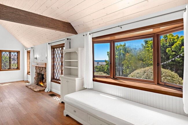 Building Photo - North Laguna Story Book Cottage