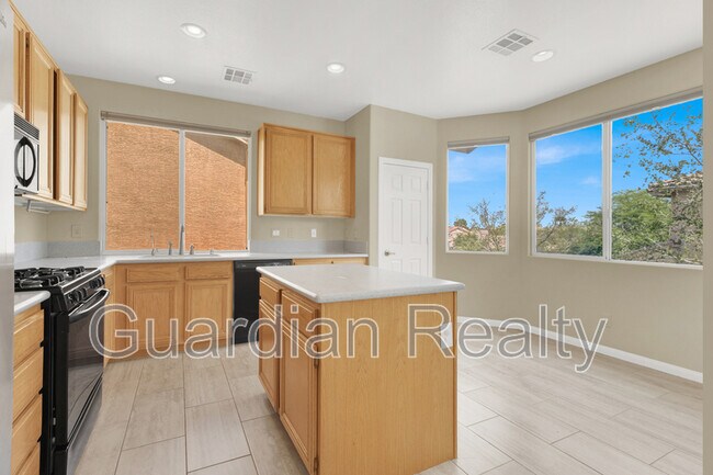 Building Photo - 224 Emerald Vista Way
