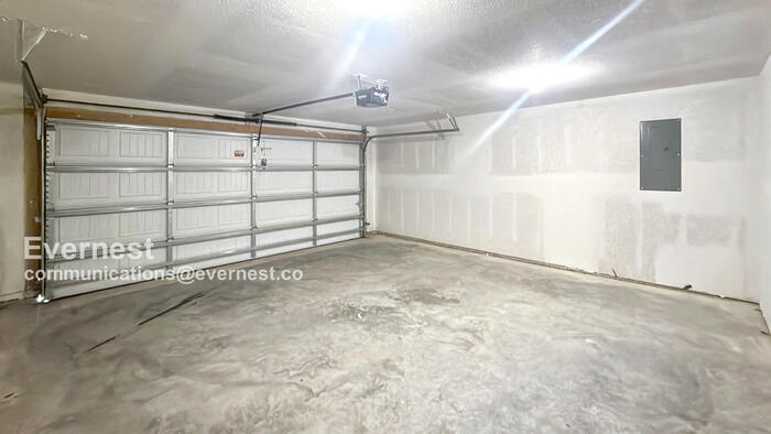 Building Photo - 4230 Park Ave