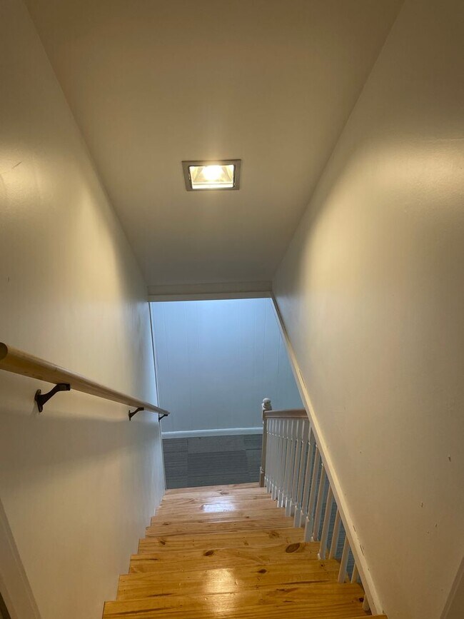 Building Photo - 4 BR 3 BA house on corner lot