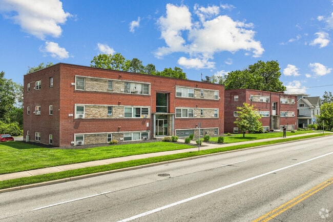 Building Photo - College Crest