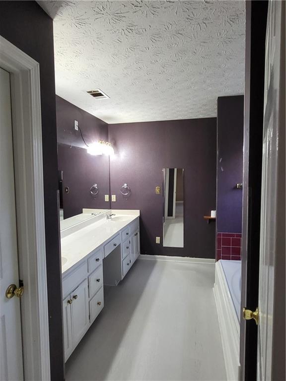 Building Photo - 2990 Riverbend Dr