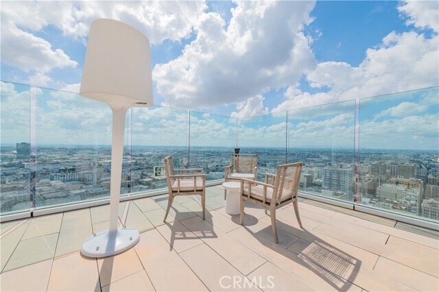 Building Photo - 400 S Broadway