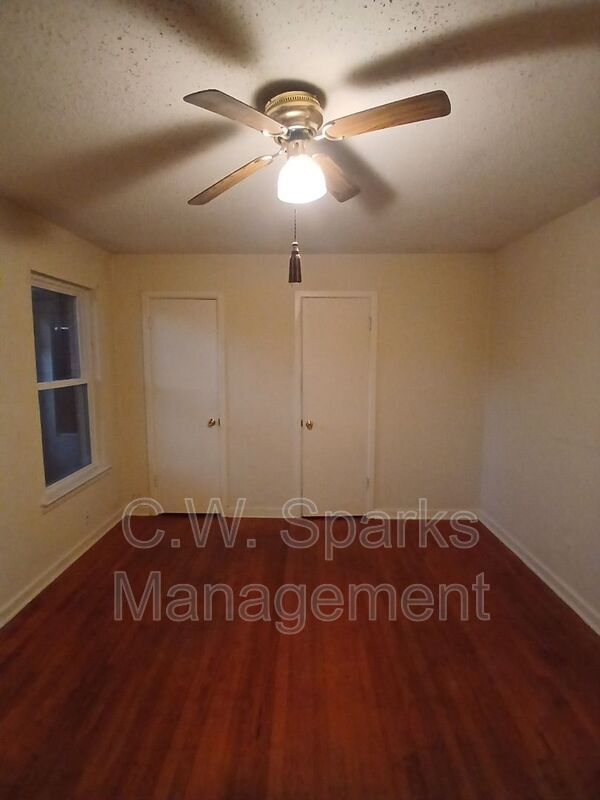 Building Photo - 3015 Avon St