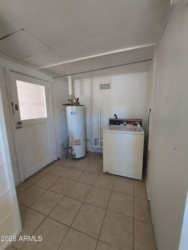 Building Photo - 206 N 1st St