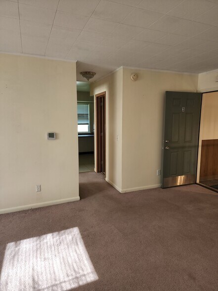 livingroom - 220 W Frank St