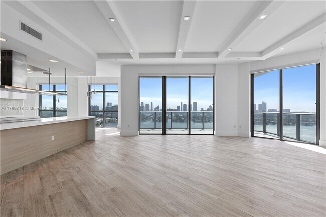 Building Photo - 17301 Biscayne Blvd