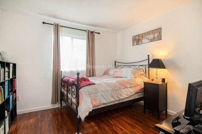 Building Photo - 12415 NE 130th Ct