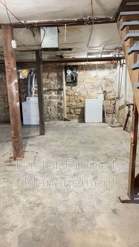 Building Photo - 122 Parsons St