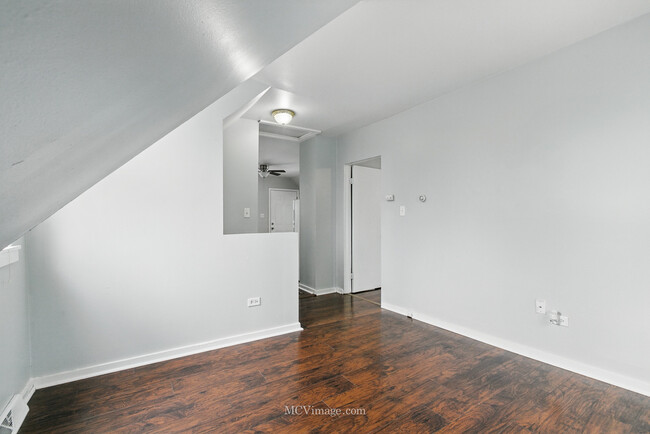 Building Photo - 355 N Hickory St