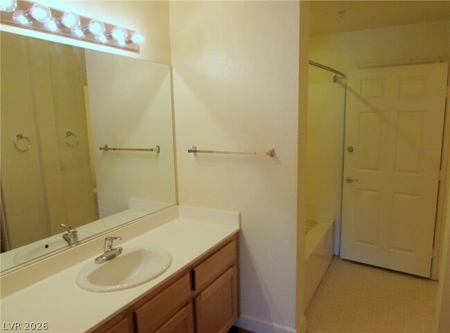 Building Photo - 83 E Agate Ave