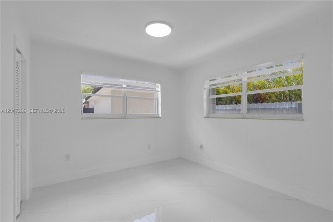 Building Photo - 2638 SW 30th Ct