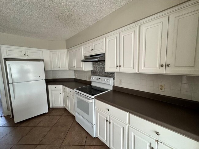 Building Photo - 183 Wood Crest Cir