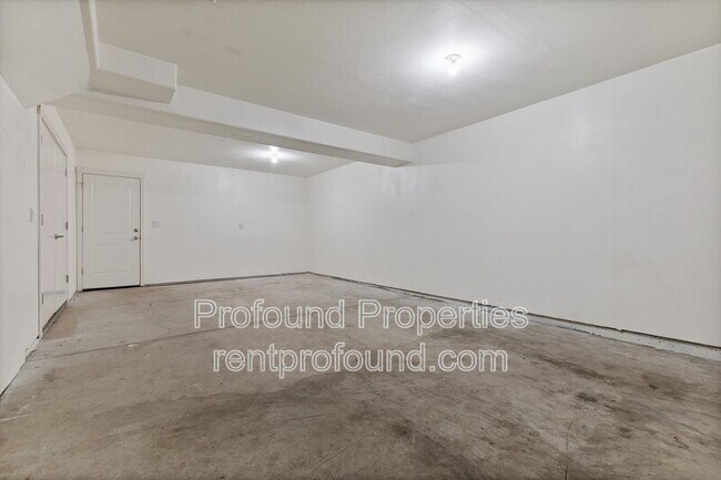 Building Photo - 13086 SW Aubergine Ter