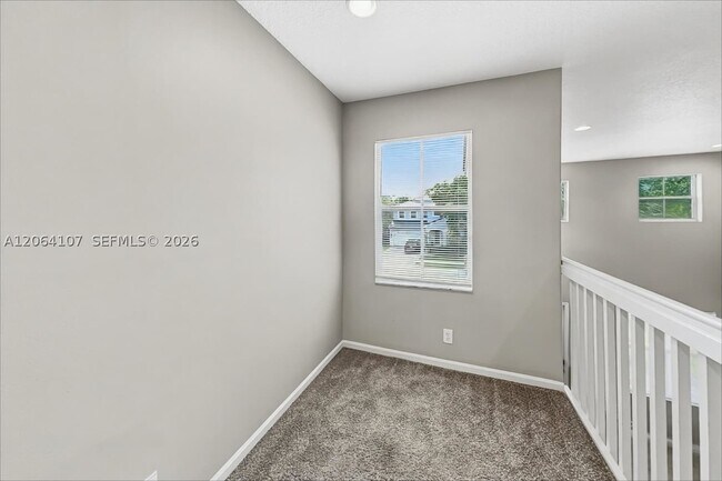Building Photo - 1250 W Magnolia Cir