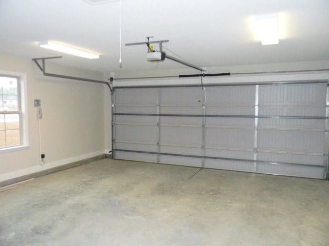 Building Photo - Modern 4BR Home with Open Layout, Granite Counters & Community Pool Access