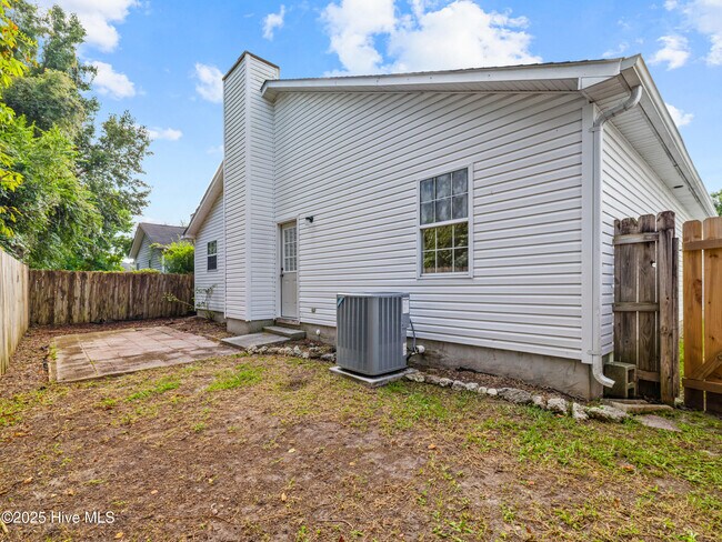 Building Photo - 3002 E Windgate Ct