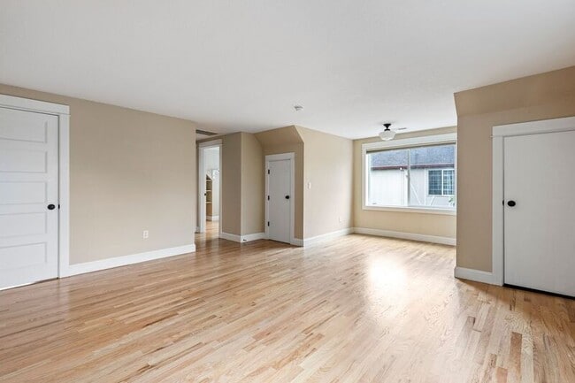 Building Photo - 4908 NE 9th Ave